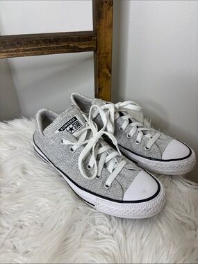Converse Light Gray Low Top Sneakers Size 7